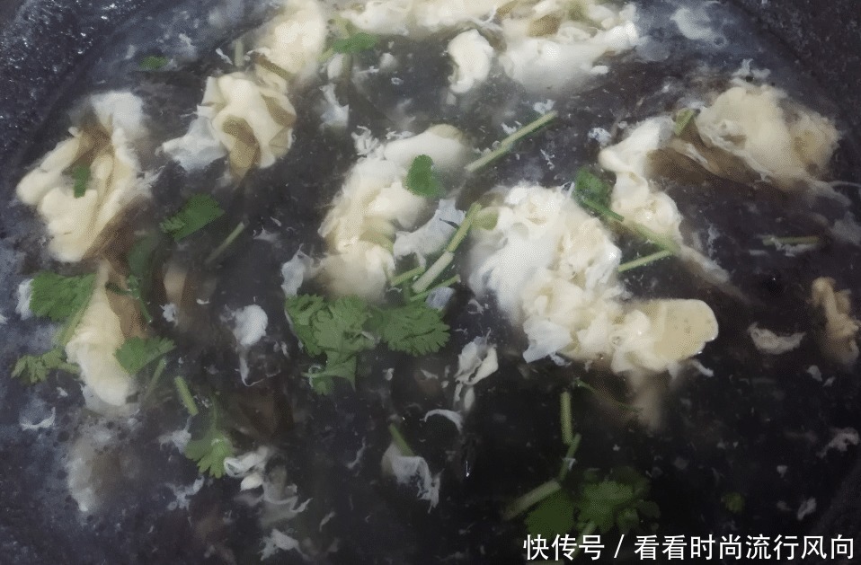 外行|做紫菜汤,“外行”直接用水煮!大厨教你正确做法,更鲜美更香浓