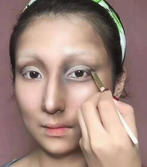 还原|仿妆博主模仿“蒙娜丽莎”,开始不自量力,看到成品完美还原
