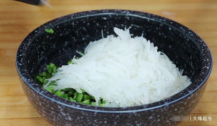 韭菜你想不到的做法,饭店都吃不到,简单一做,给肉都不换