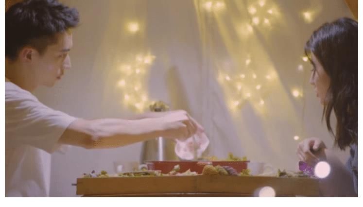 感情观|许魏洲背乔欣下山，互动超甜！但从采访中看出两人感情观不同