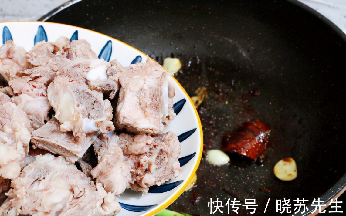 早上来一碗鲜美的排骨面，管饱又解馋，赶快来一份