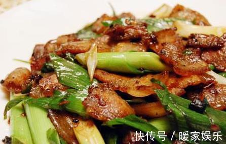 同事来家中做客，媳妇做的四菜一汤家常菜，撑足场面