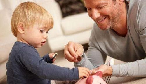 妈妈|发现孩子偷钱后,是该打骂还是装不知道?很多父母都选错了