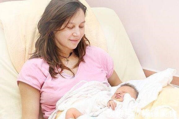 家属|产妇在进产房前，偷偷塞给医生一张“小纸条”，让其他宝妈泪流