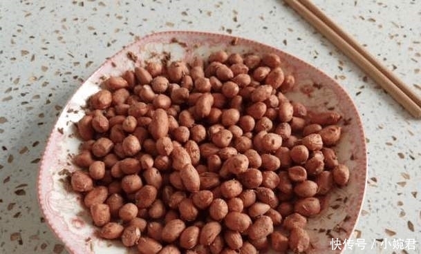 炸花生米的新做法, 不需要油, 而且做出了一种全新的味道
