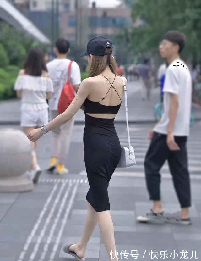 衬衣 拼接吊带连衣裙,优雅的穿搭衬托时尚感,拉长身材的纤细感