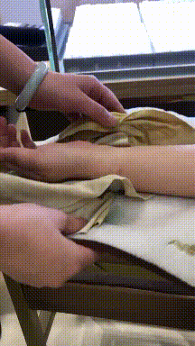 |搞笑GIF:妹子放开那个墙,有什么事冲我来!