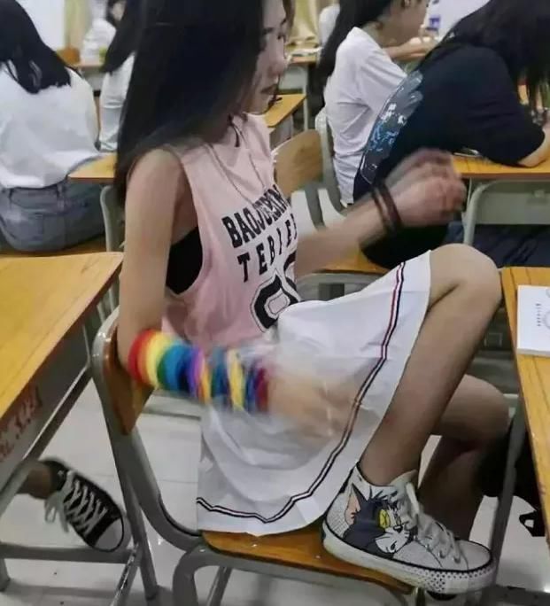 low|女生晚自习认为“很美”的3行为,其实“low”爆了,男生贼反感