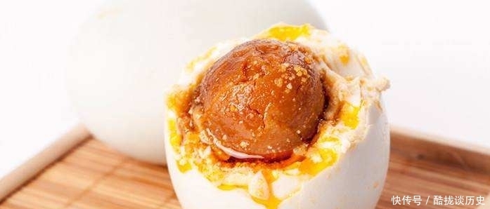 腌咸鸭蛋,别只加盐和白酒,多加40g它,个个流油,更香更入味