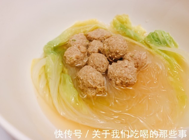 鲁菜大厨教你做汆丸子，学会3招，个个Q弹嫩滑，肉香多汁，真解馋