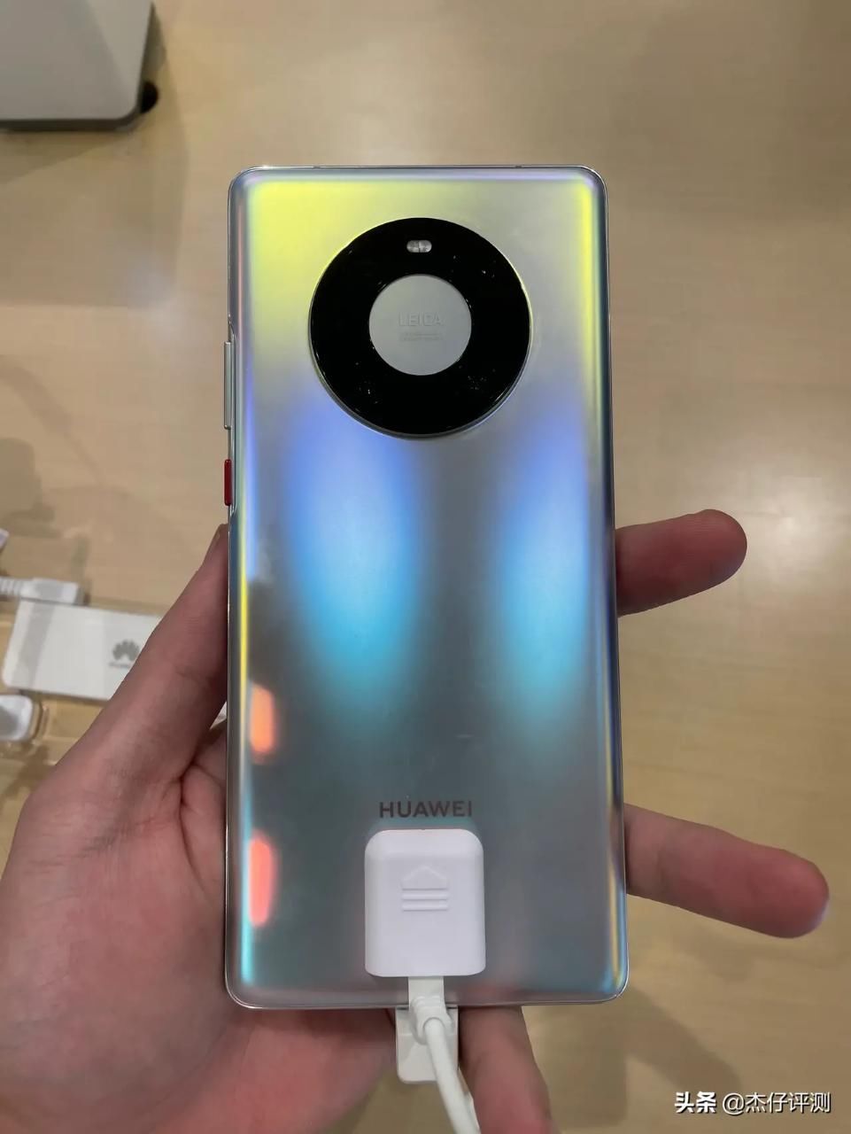 到底|小白测评显示iPhone 12又翻车？到底是怎么一回事