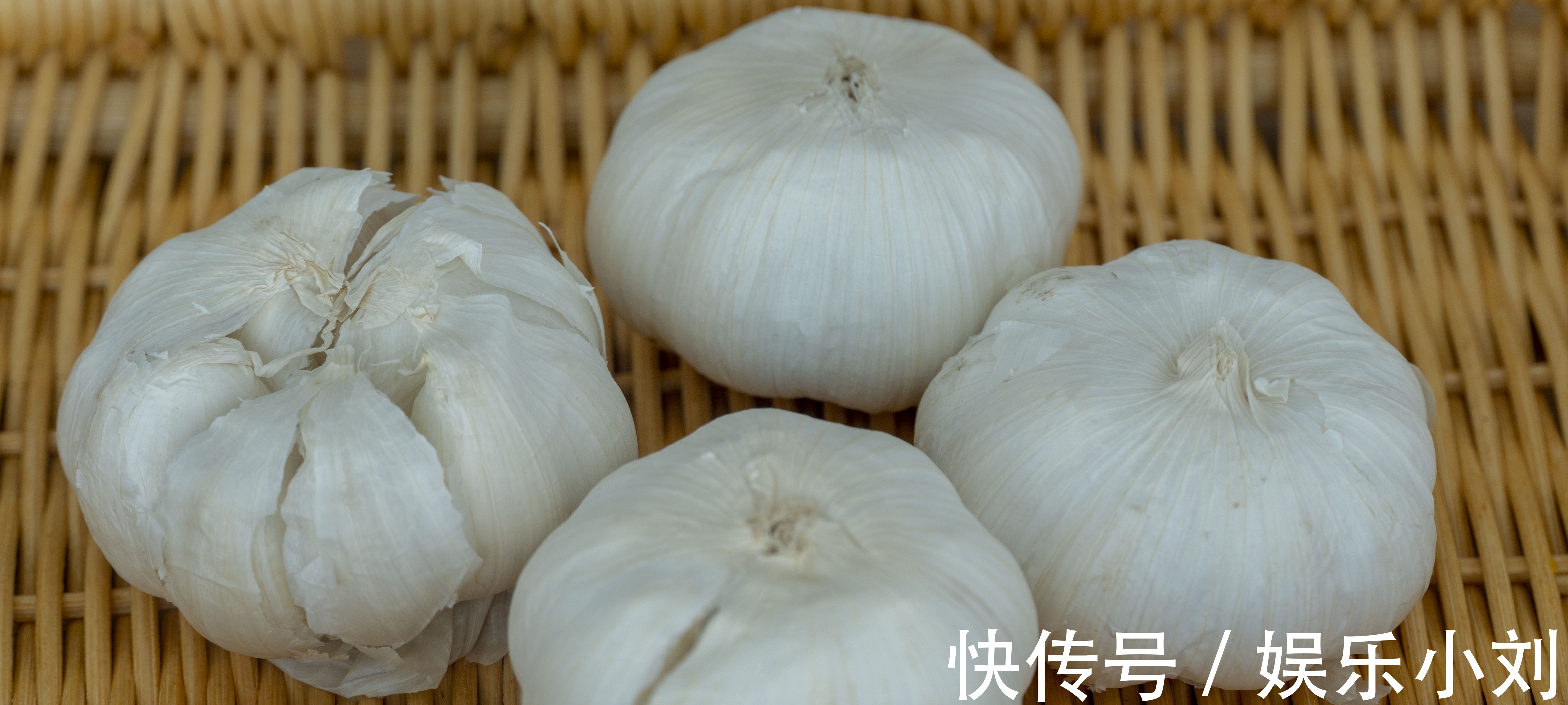 好吃|饭店的蒜蓉酱为什么好吃？学会做了后吃起来不苦不涩，做菜香
