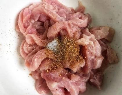 炸小酥肉，挂糊是基本，花椒是精髓，两者恰到好处，味道才正宗！