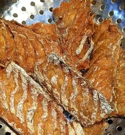 肉质|炸带鱼，别再裹面糊了！大厨教你这一招，酥脆鲜香肉质嫩滑不回潮