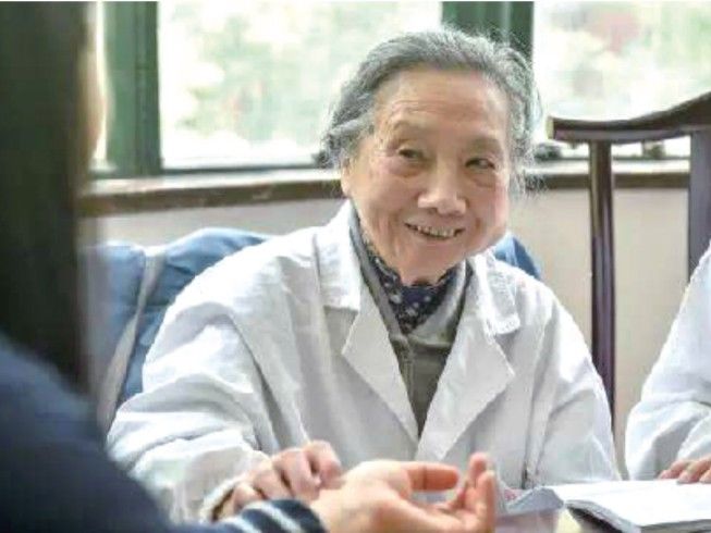 The average age of the four female Chinese medicine masters is over 90 years old! Their health secrets benefit women for a lifetime