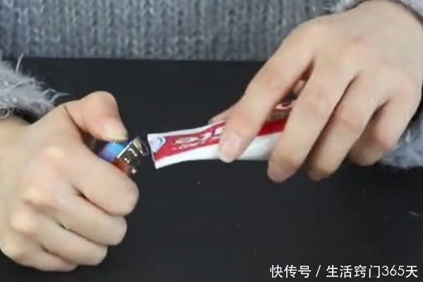 洗护|用完的牙膏皮别扔了，中间剪1刀烧一烧，10个人9个人都需要！