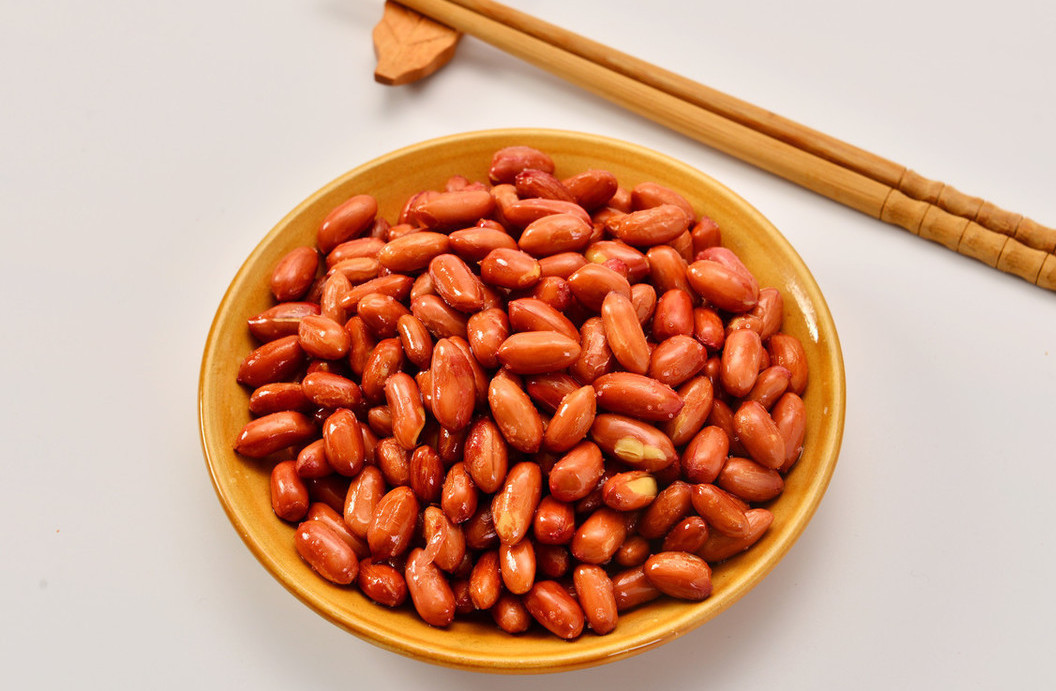 才知道，原来炸花生米应该先放花生米，再放油，难怪总是炸不酥脆