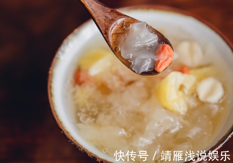 潮湿感|煮银耳，记得下锅前“多做两步”，银耳汤胶质多，黏稠好喝
