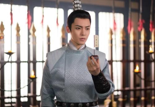 范丞丞凭《灵域》进霸屏艺人榜，胡一天紧跟其后，肖战却再次缺席