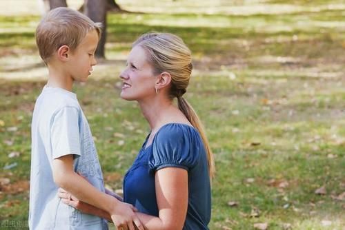 放手|以下4种妈妈,很容易把孩子“培养”成仇人,特别是第一种