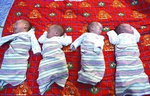 多胞胎|孕妈生下“四胞胎”,当看见最后一个娃,护士:老四将来有福了