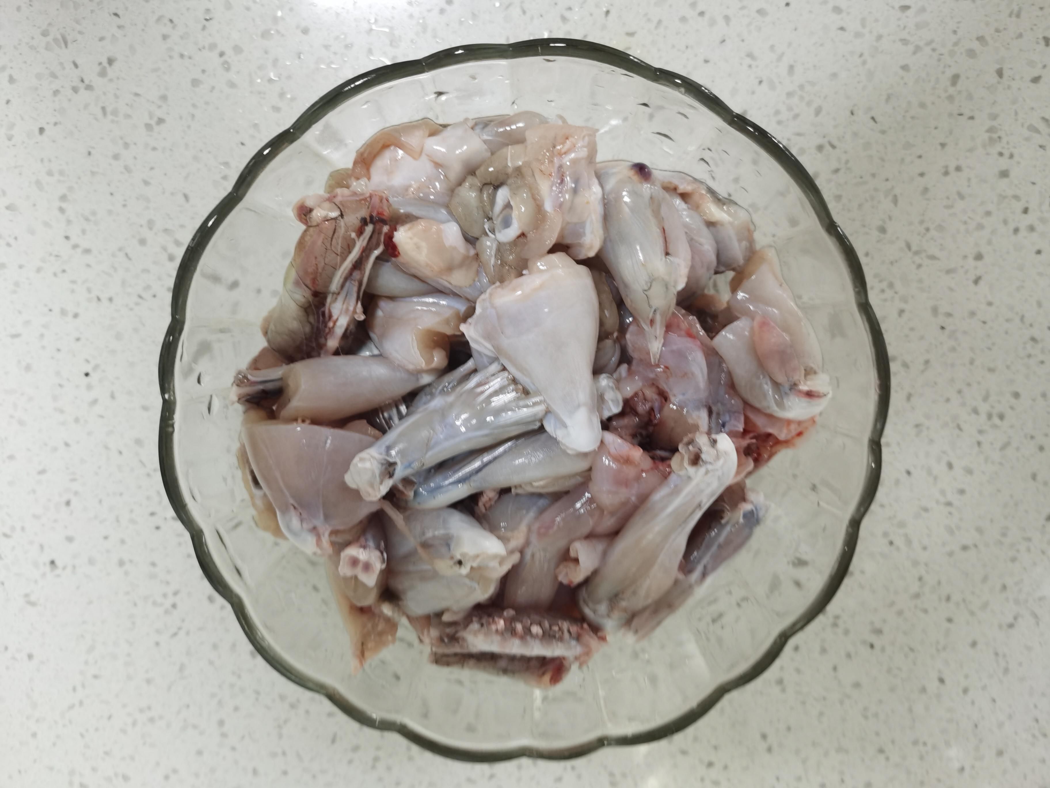 牛蛙|天热，吃此菜比猪肉牛肉过瘾，香辣爽滑不长膘，下酒下饭都超赞
