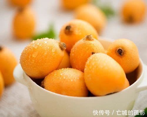 聪明的人爱吃3种食物,营养丰富,滋润肌肤,早吃早健康