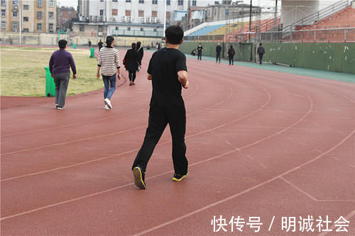 强身健体|过度锻炼,对身体有何影响?成年人,每天跑多少步好?
