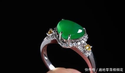 马鞍形|翡翠的款式之多,你知道你适合什么样的翡翠戒面吗