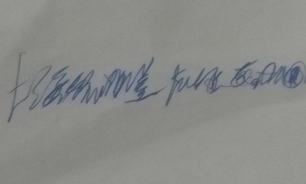 练字&大学生写字火了,全文没有一笔是弯的,阅卷老师:比生娃还折磨