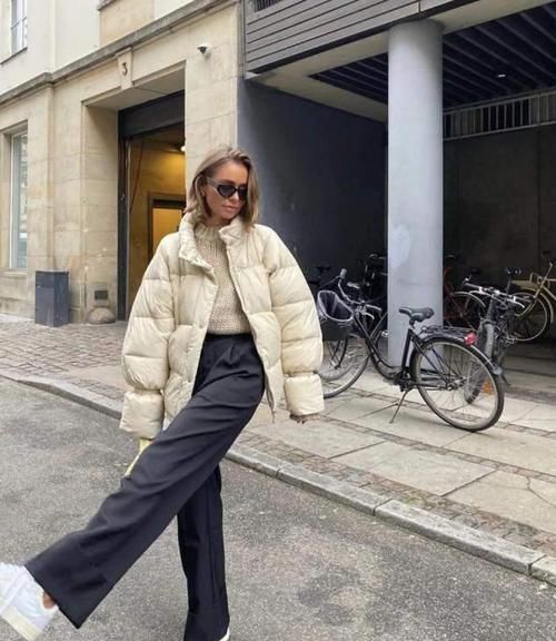 ?大衣里面穿什么才时尚？今年推荐这3种“内搭”，减龄保暖又耐看