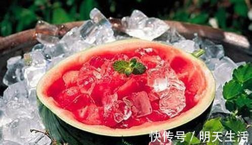 降血糖|糖尿病吃西瓜,升血糖还是降血糖?一个部位值得吃,很多人给扔了