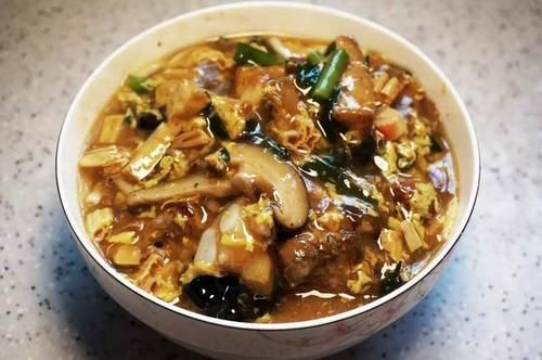 乌龙头|小时候妈妈总是在夏天给我做打卤面,一碗好吃的打卤面就出锅了,不是每个季节能吃到的