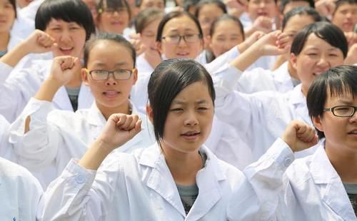 广西医科大学个别专业，对高考分数要求较高，600分不一定能报考