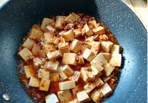 不碎|做豆腐时,别急着放油下锅烧,这一步不能少,豆腐不碎,味道香