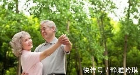 肠胃|“嘴巴享福，肠胃受罪”！便秘患者，此4种东西尽量不要吃！