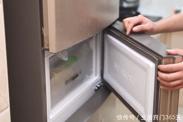 小窍门|冰箱封条发霉了难清理？教你一招，轻松去除霉点污垢，超实用！