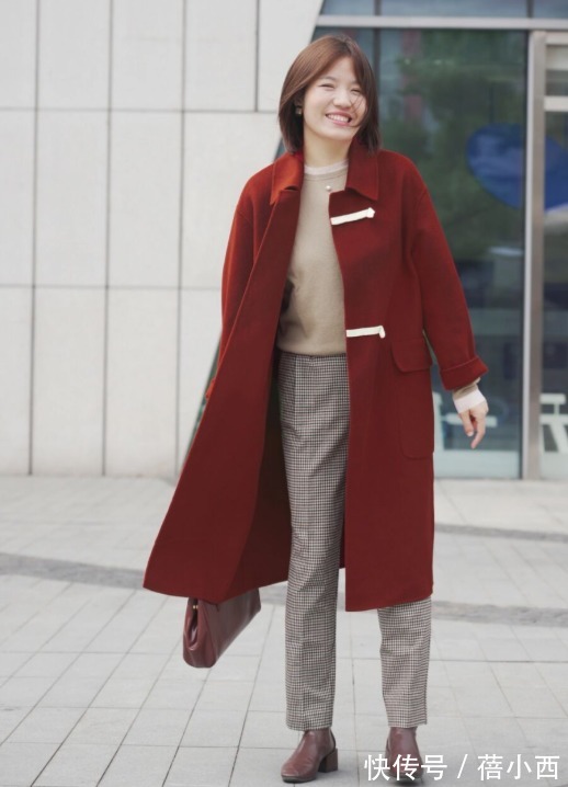 下半身 年末就要穿“红色大衣”,显白显气质,奔四的女人穿上年轻10岁!