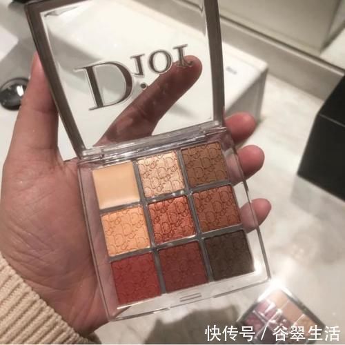 粉质|女人有实力一定要入大牌眼影,粉质高级还不伤皮肤,并不只是噱头