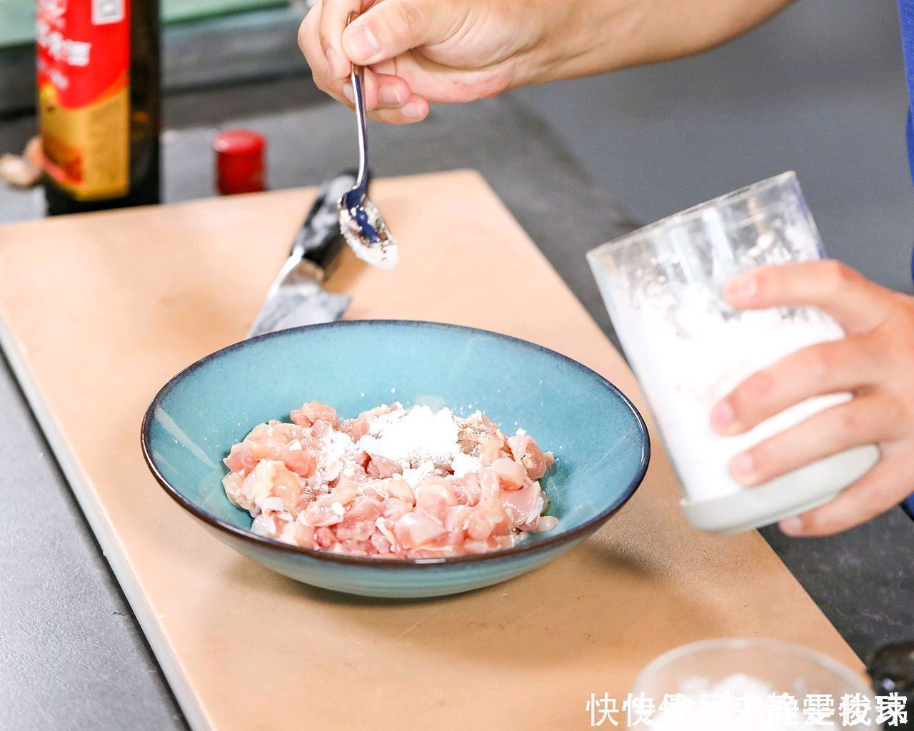 家庭版宫保鸡丁做法,一招教你搞定宫保汁,超级简单又无敌下饭