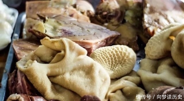 西安藏在回民街30多年的水盆羊肉,有人早上4点起床,来喝头汤