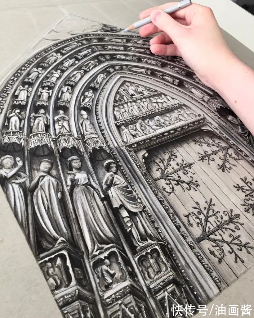 素描@英国女孩手绘哥特式建筑，复杂精致的素描令人吃惊，质感绝了