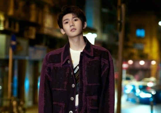 王源的歌可以让人感受到他的坚持，可以让你的生活有了光亮