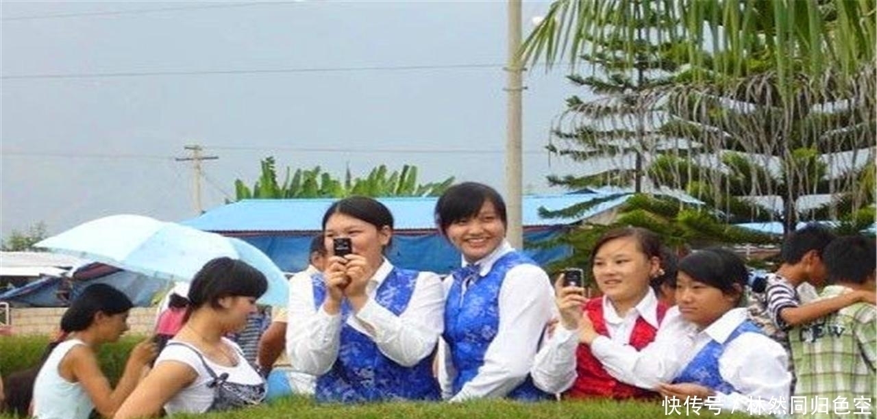 改为|此国人民纷纷将出身改为汉族,使用人民币,并坚称:自己是中国人