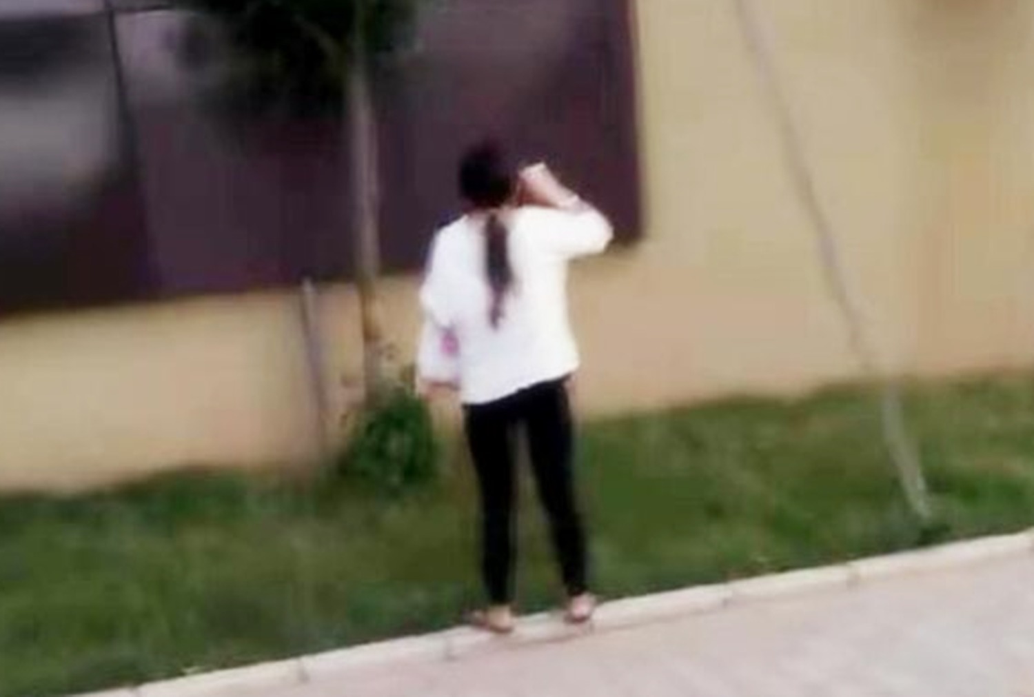 孕妇|孕妇晚上散步1小时也没回家,丈夫下楼去找,看着背影忍不住笑