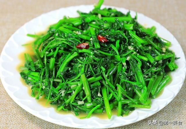 厨师长|爆炒空心菜不发黑的技巧,用厨师长的做法,在家做出饭店的味道