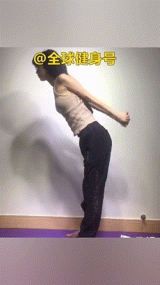 三角肌|三角肌怎么拉伸3个拉伸动作，提高训练效果！