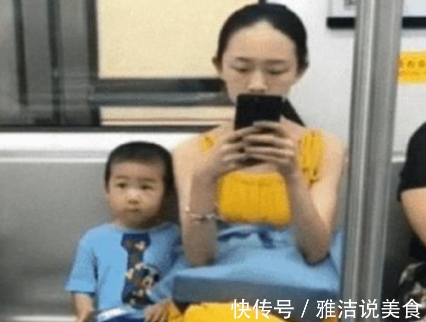 同情心|三岁地铁宝宝火了,这才是有教养的表现,不妨看看,你娃占了几条