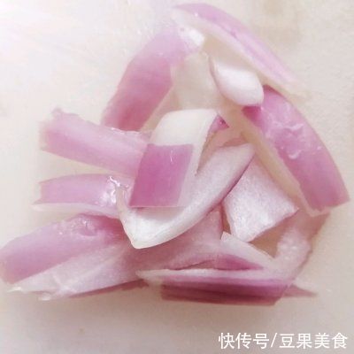 巨下饭|#巨下饭的家常菜#黄瓜炒菌菇