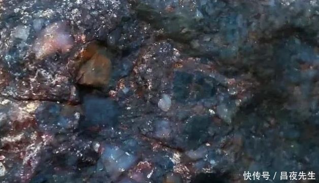 陨石价值有多高?贵州90后“猎陨”女孩,5年捡400公斤陨石